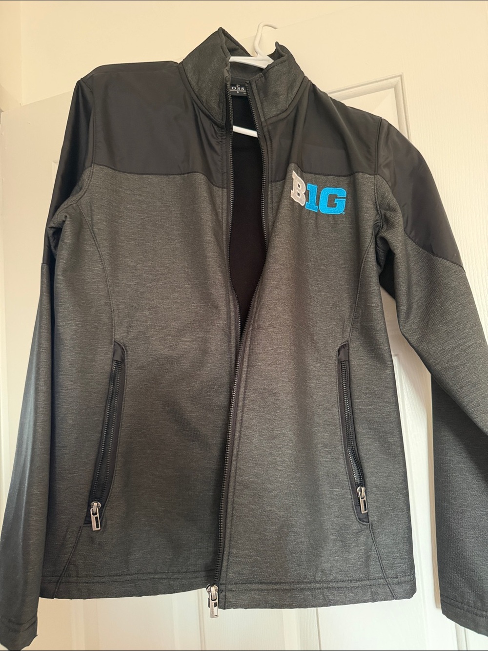 Women's Gray Full-Zip Athletic Jacket with Blue Accent